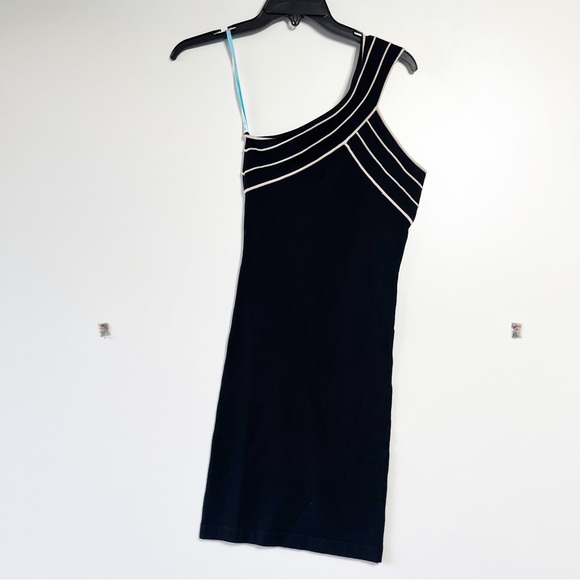 Marciano Dresses & Skirts - Marciano one shoulder bodycon black mini dress